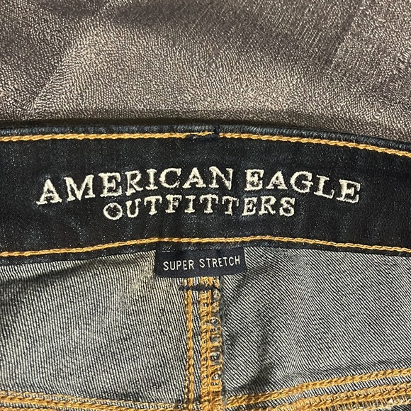 American Eagle Outfitters - Midi Jean shorts - Dark Wash - size 2 - Picture 3 of 4